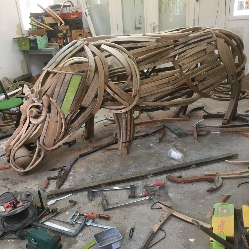 Houten beeld van een nijlpaard, HIPPOPOTAMUS 2020