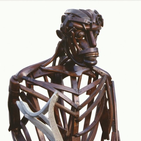 Houten beeld van een man met vis, MAN MET VIS 1989