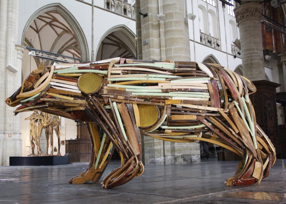 Houten beeld van een beer, BEER 2010