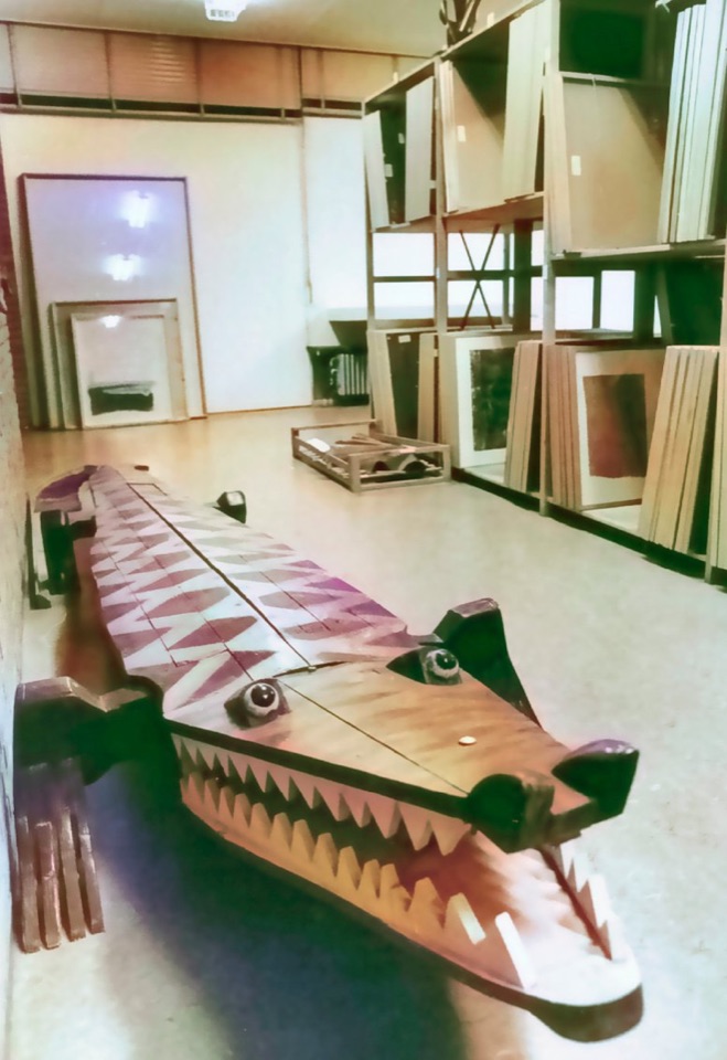 Houten beeld van een krokodil, KROK 1984