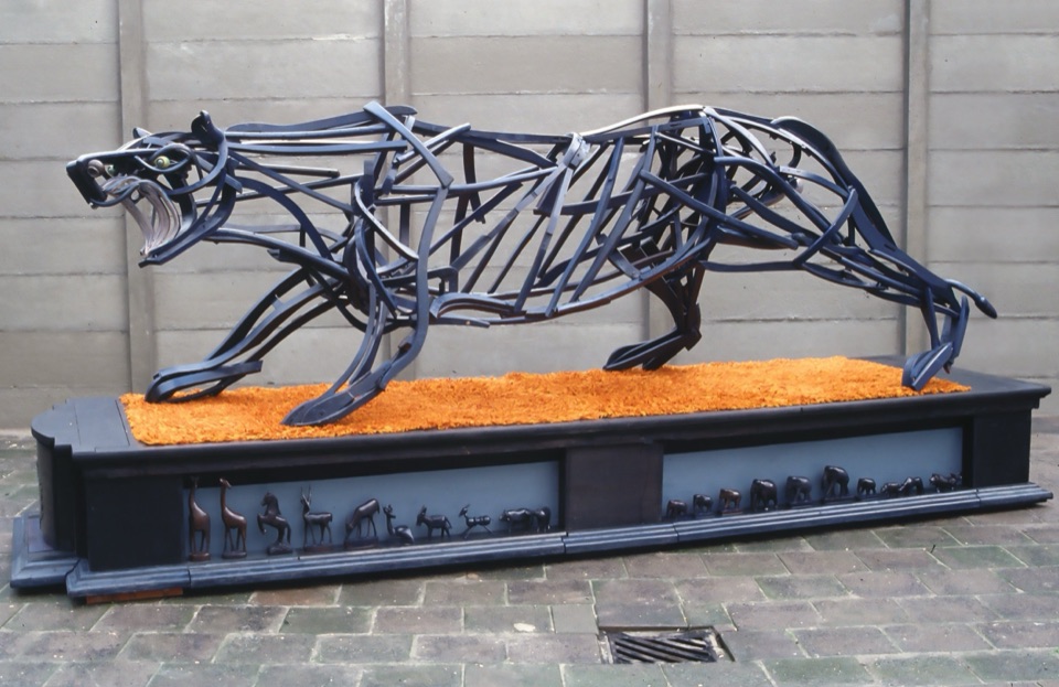 Houten beeld van een tijger, DE BLAUWE TIJGER 1991