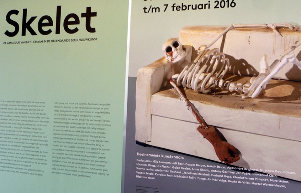 Poster van de tentoonstelling SKELET, Museum Beelden aan Zee 2015–2016