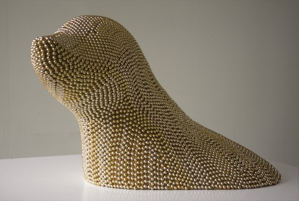 Pelsrob in kunsthars met gouden kralenhuid, PELSROB 2004