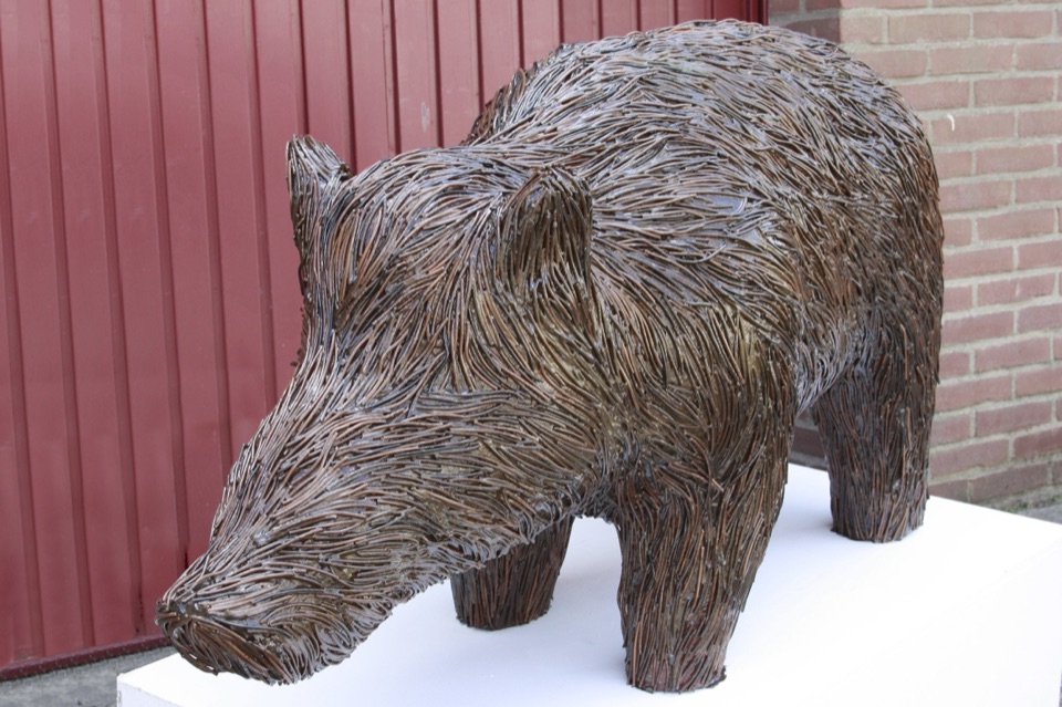 Wild zwijn in kunsthars, SUS SCROFA 2005